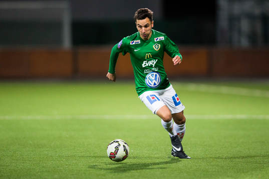 Jönköpings Ronny Sabo med bollen
