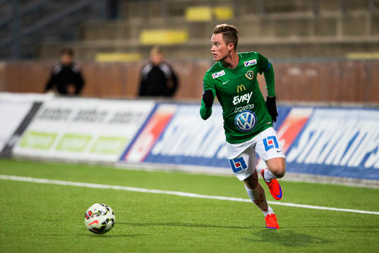Jönköpings Tommy Thelin med bollen
