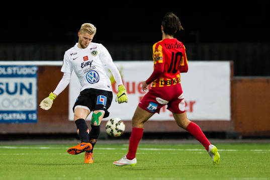 Jönköpings målvakt Anton Cajtoft och Syrianskas Nahir