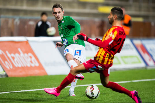 Jönköpings Daryl Smylie och Syrianskas Gabriel Somi