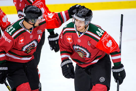 Frölundas Nicklas Lasu jublar med Pontus Widerström
