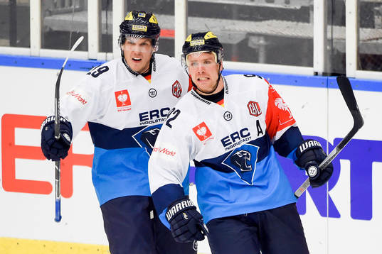 Ingolstadts Daniel Irmen och Alexander Barta jublar