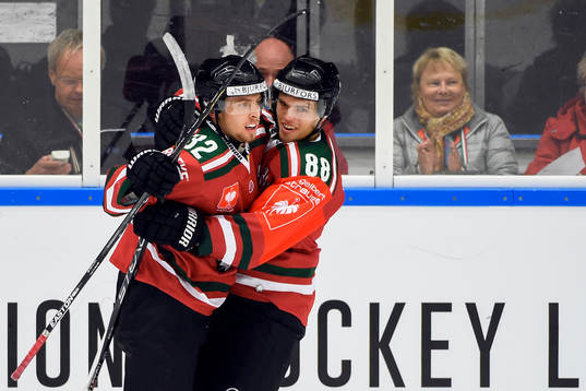 Frölundas Lukas Bengtsson och Andreas Johnson jublar