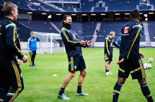 Zlatan Ibrahimovic skrattar
