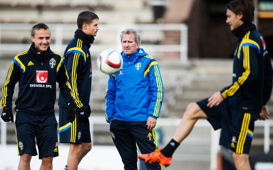 Mikael Lustig och förbundskapten Erik Hamrén i samtal