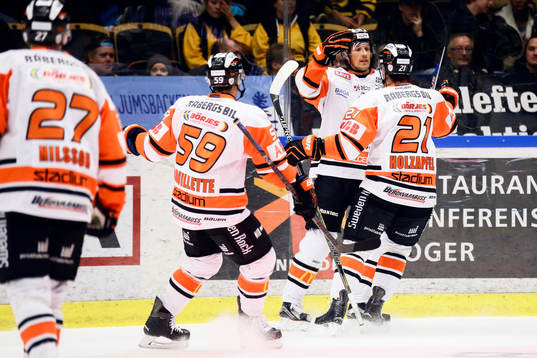 Karlskronas Emil Larsson jublar