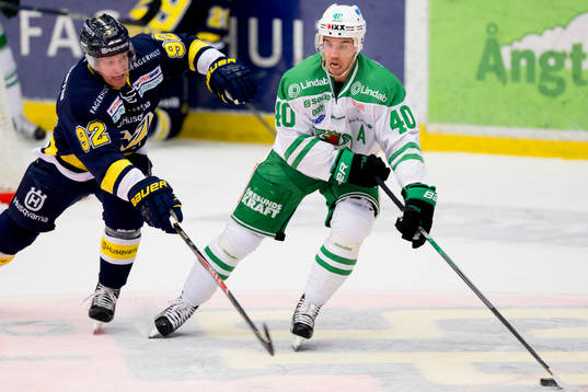 s Teemu Laine mot Rögles Jesper Jensen