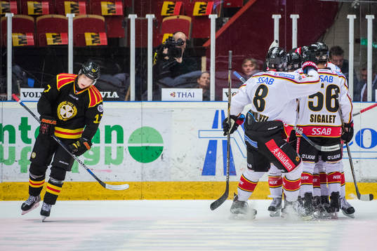 Brynäs Pathrik Westerholm deppar samtidigt som Luleås