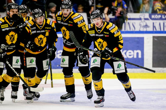 Skellefteås Adam Pettersson  jublar