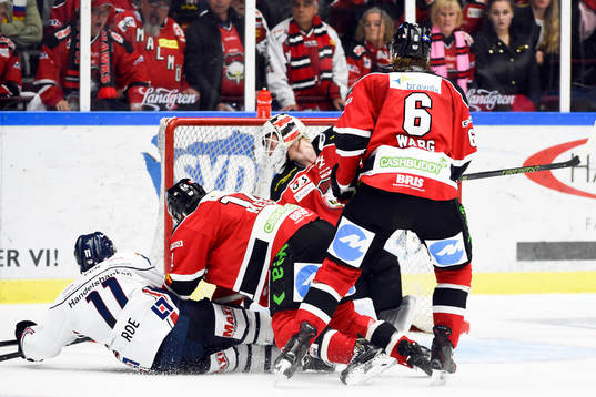 Linköpings Garret Roe gör 1-3 bakom Malmö Redhawks