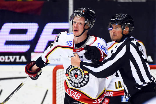 Luleås Lennart Petrell blir utvisad för boarding