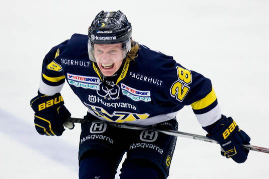 s Anton Bengtsson grimaserar illa