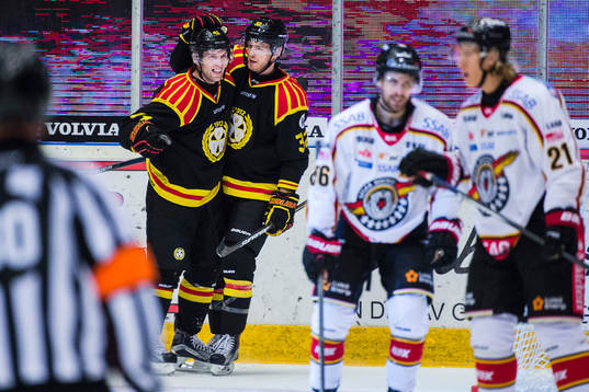 Brynäs Greg Scott och Nick Johnson jublar
