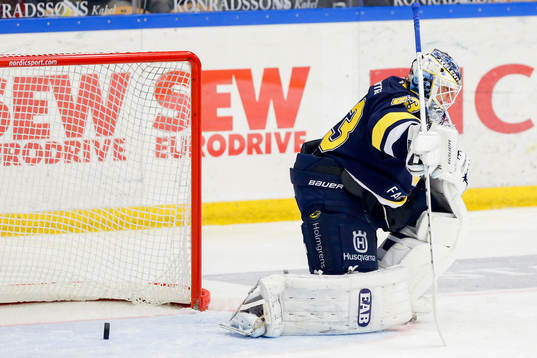 s målvakt Fredrik Pettersson-Wentzel deppar