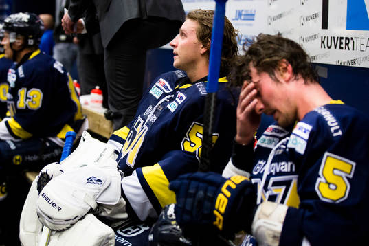 s målvakt Fredrik Pettersson-Wentzel och Adam Almquist