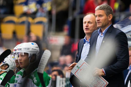 Rögles tränare Anders Eldebrink och Mikael Gath och