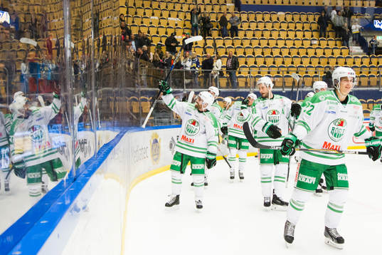 Rögles spelare jublar