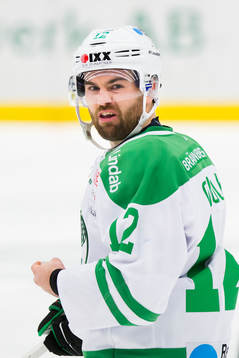 Rögles Jack Connolly grimaserar