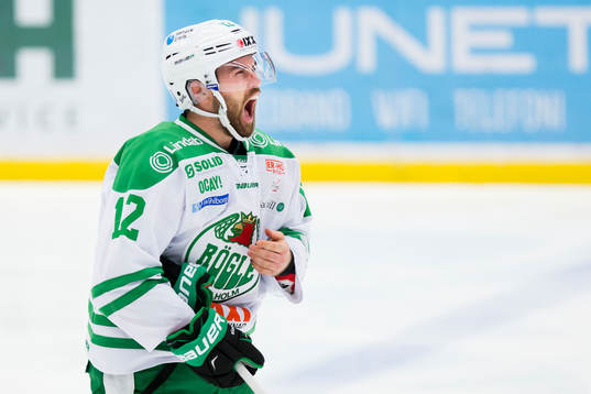 Rögles Jack Connolly grimaserar