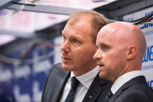s tränare Johan Lindbom och assisterande tränare Tim