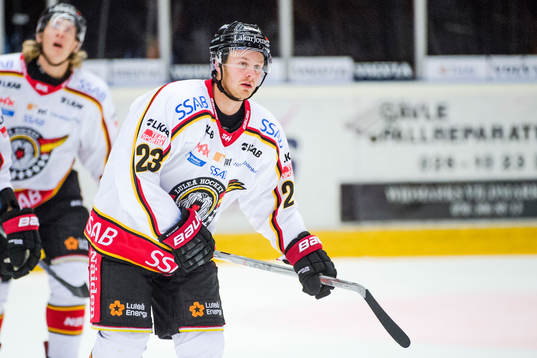 Luleås Lucas Wallmark jublar