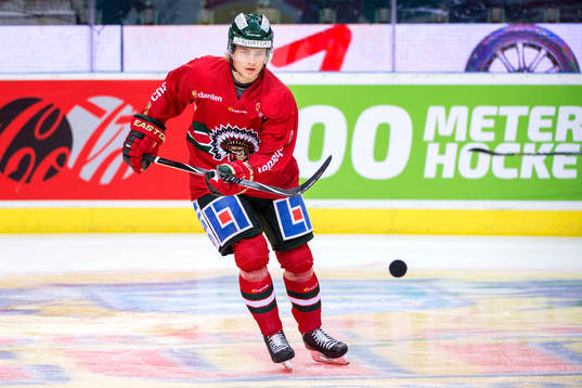 Frölundas Kristoffer Gunnarsson värmer upp innan