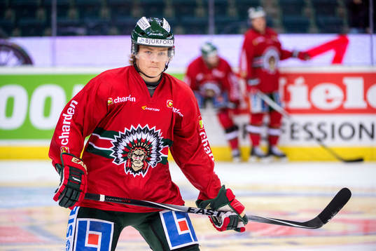 Frölundas Kristoffer Gunnarsson värmer upp innan