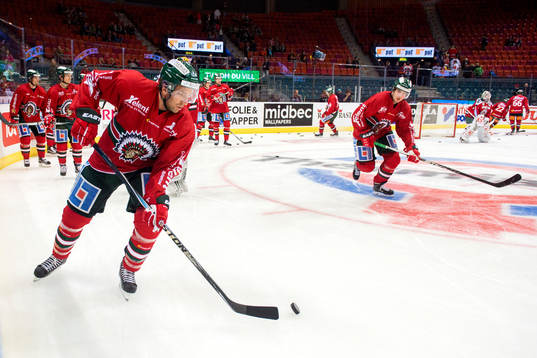 Frölundas Joel Lundqvist  värmer upp innan