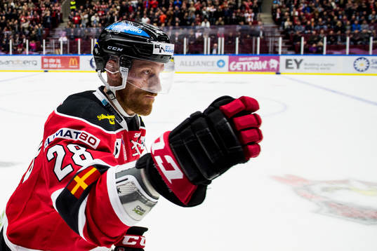 Malmö Redhawks Jens Olsson jublar