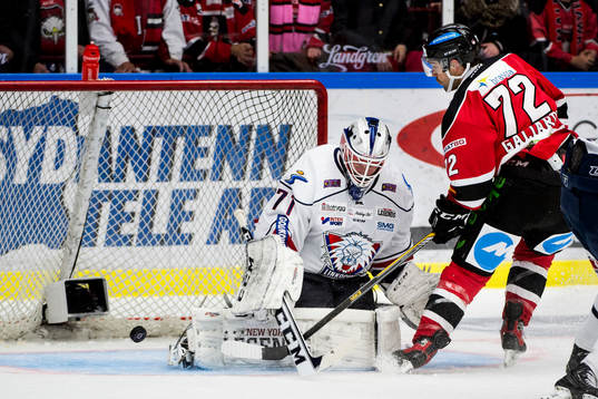 Malmö Redhawks TJ Galiardi med målchans mot Linköpings