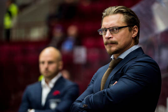 Malmö Redhawks tränare Björn Hellkvist är sammanbiten