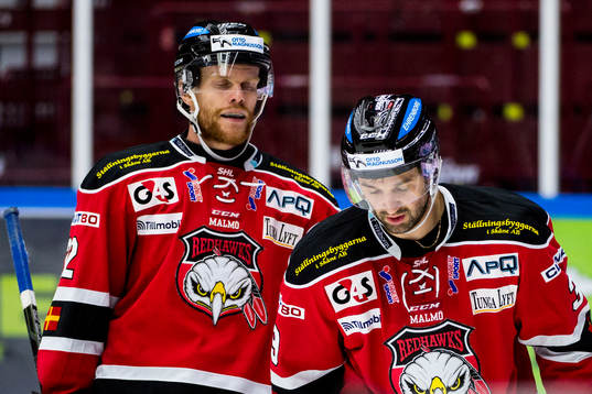 Malmö Redhawks Jeremias Augustin och Eric Himelfarb deppar