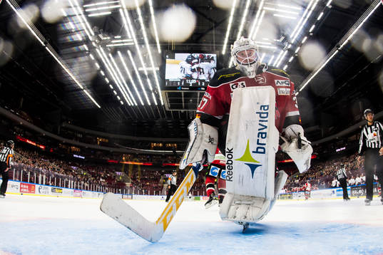 Malmö Redhawks målvakt Jonas Gunnarsson deppar