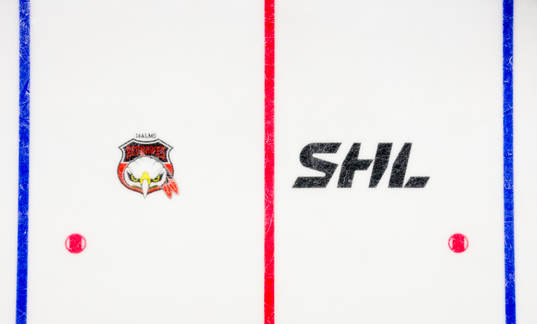 Malmö Redhawks klubbmärke och SHL står i isen