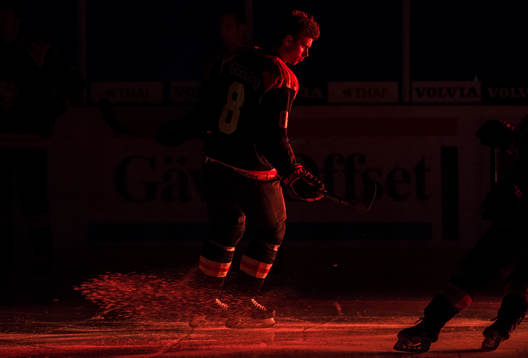 Brynäs Mathias Porseland före ishockeymatchen i SHL