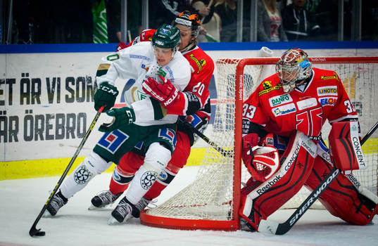 Färjestads Joel Eriksson Ek  och Örebros Marcus Weinstock