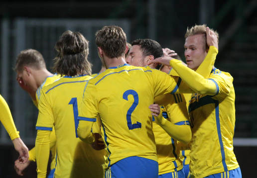 Sveriges Gustav Engvall (th)