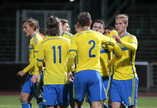 Sveriges Gustav Engvall (th)