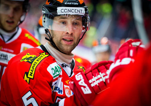 Örebros Henrik Löwdahl gör 1-1 jublar