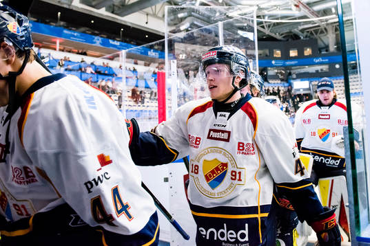 Djurgårdens Alexander Falk jublar