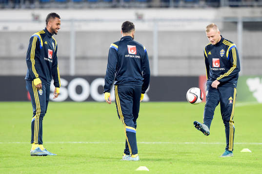 Sveriges Isaac Kiese Thelin, Abdul Khalili och John