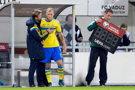 Sveriges players manager Marcus Allbäck ger några sista