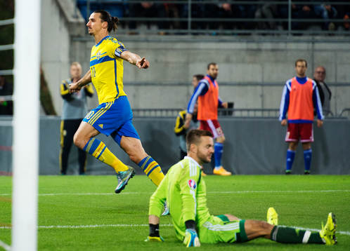 Sveriges Zlatan Ibrahimovic jublar