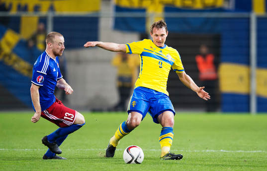 Liechtensteins Martin Buchel och Sveriges Kim Källström