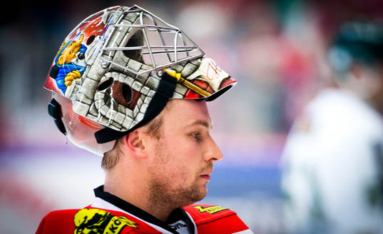 Örebros målvakt Julius Hudacek deppar