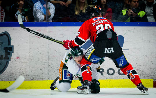 Örebros Marcus Weinstock och Färjestads Sebastian Erixon