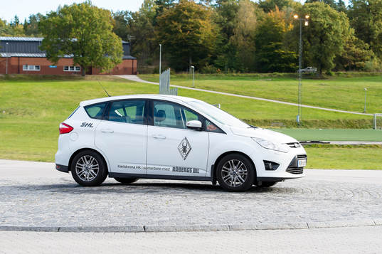 En bil med reklam från en sponsor till KHK