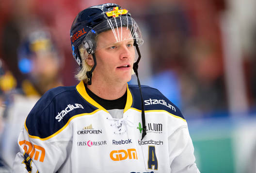 Sundsvall Mathias Månsson värmer upp innan