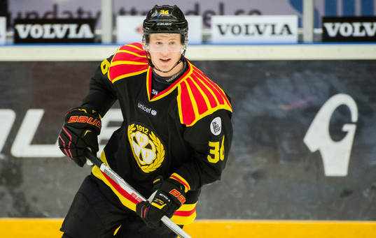 Brynäs Linus Ölund före ishockeymatchen i SHL mellan