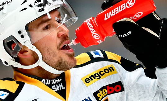 Skellefteås Jimmie Ericsson dricker